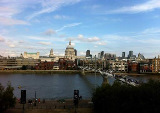 Blick über die Themse und die St. Paul's Cathedral