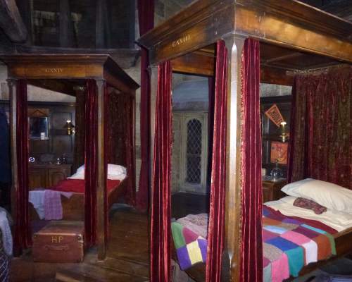 Der Schlafsaal von Harrys Gryffindor Jahrgang