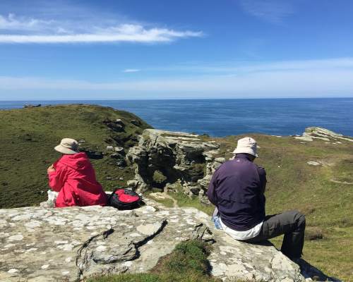 Wanderpause an den Klippen Devons im Rahmen der Sprachreise