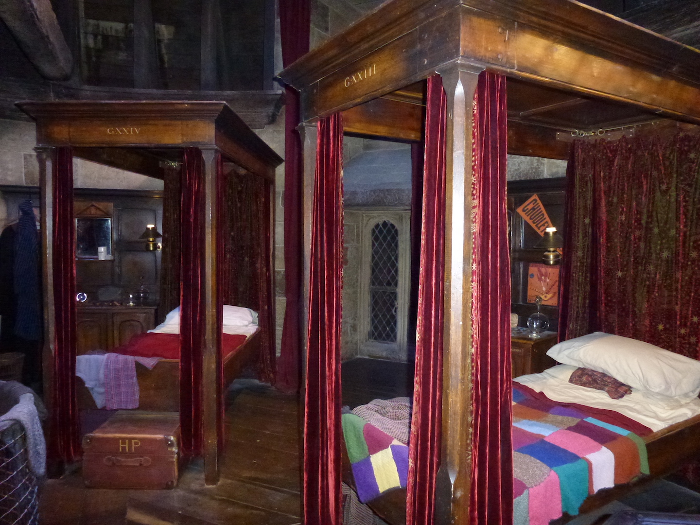 Der Schlafsaal von Harrys Gryffindor Jahrgang