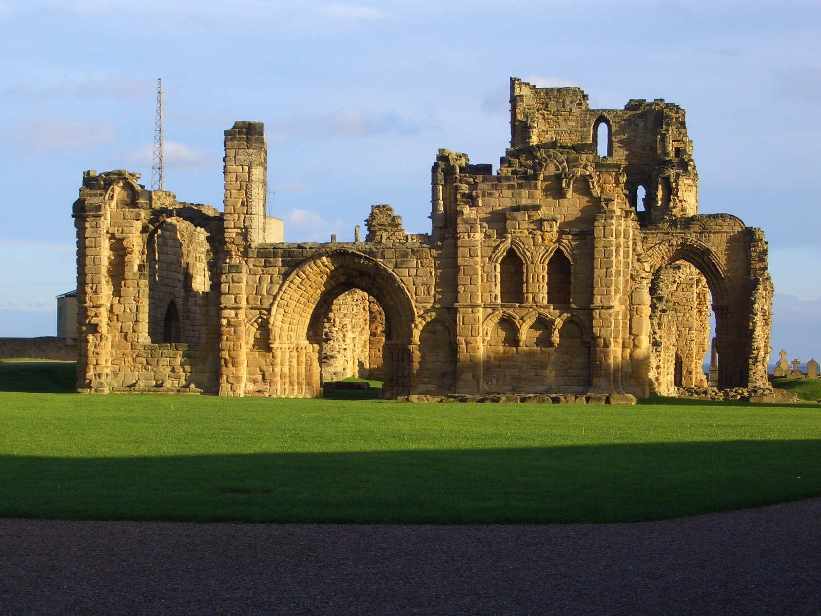 Englischkurse mit Ausflug zu Kulturstätten wie Tynemouth Priory and Castle