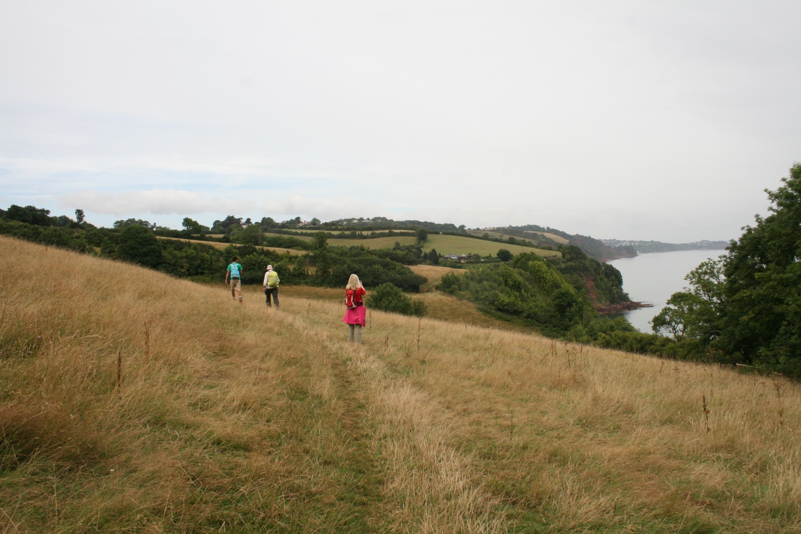 Gruppe beim Wandern in Devon mit der Sprachschule Devon School of English