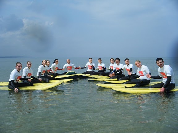 Beim Surfen neue Leute kennenlernen