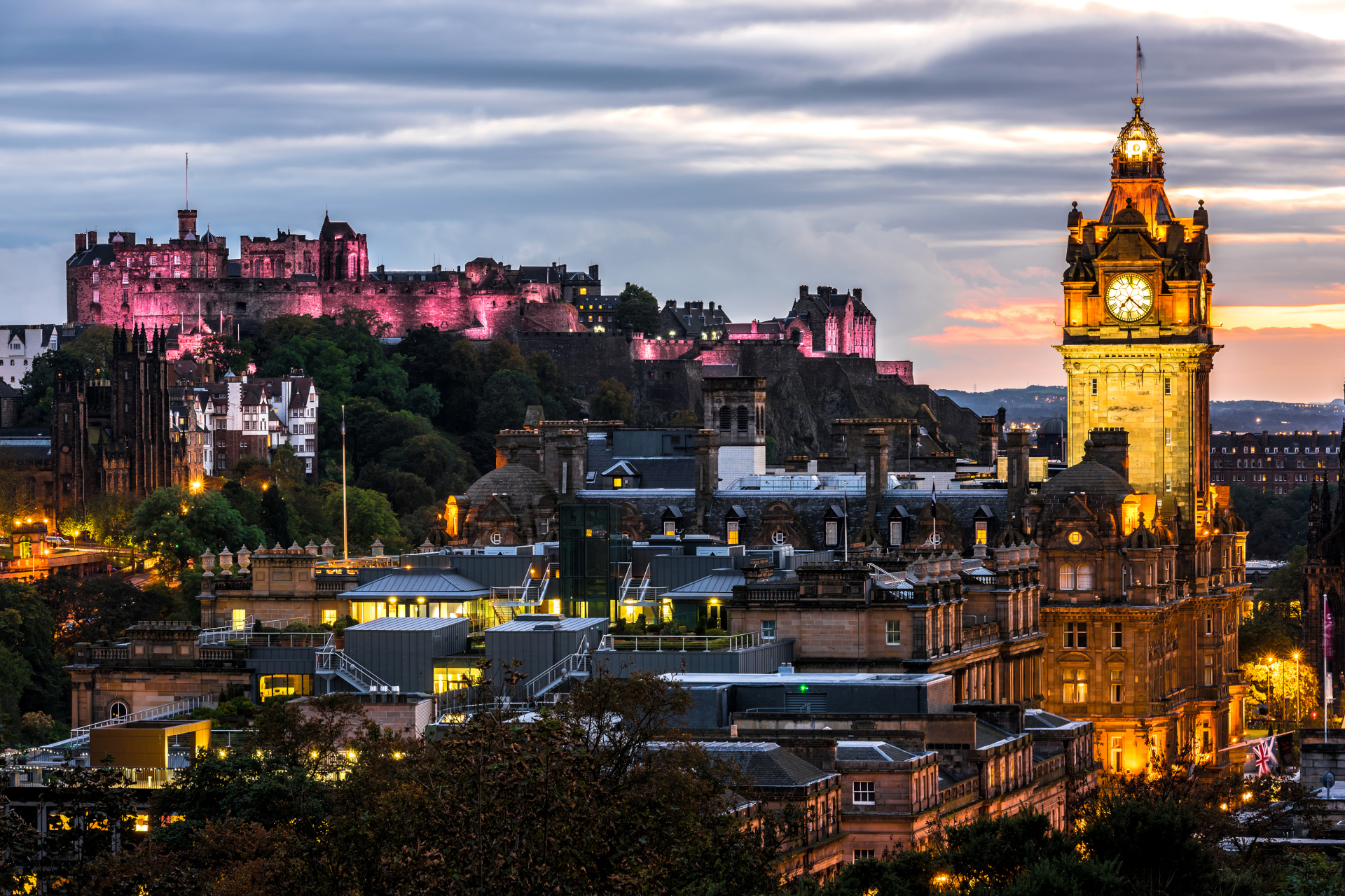 Edinburgh bei Nacht.jpg