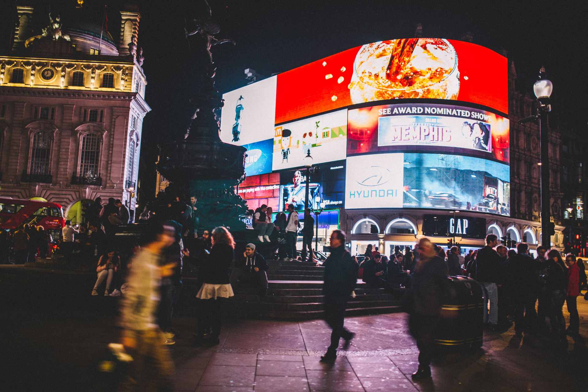 London Piccadilly Circus bei Nacht.jpg