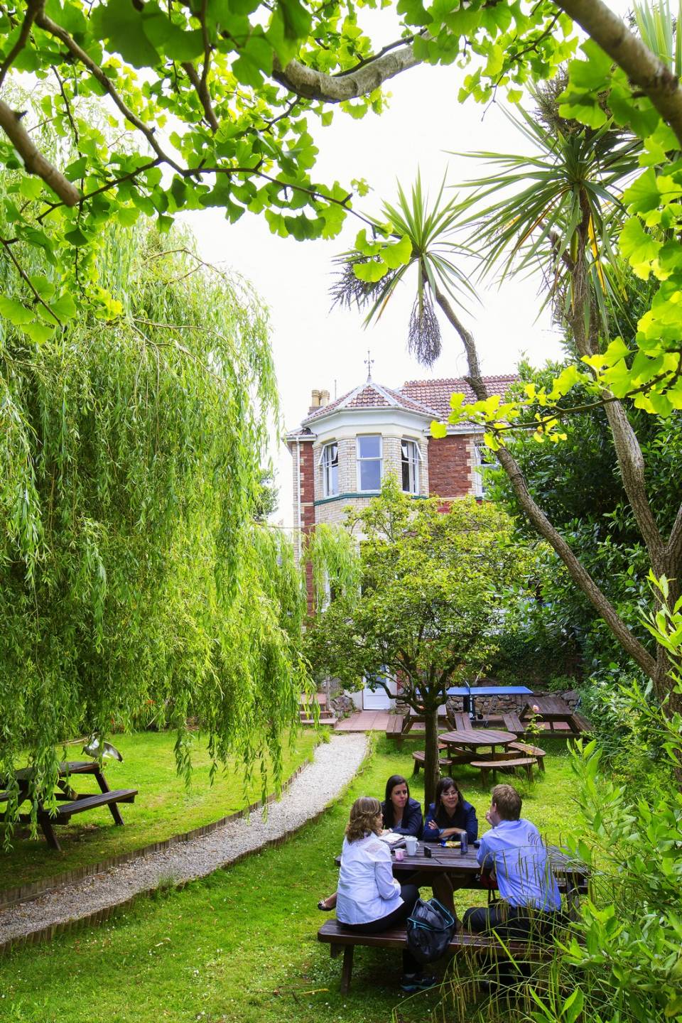 Wetter geniessen im Garten der Sprachschule in Devon