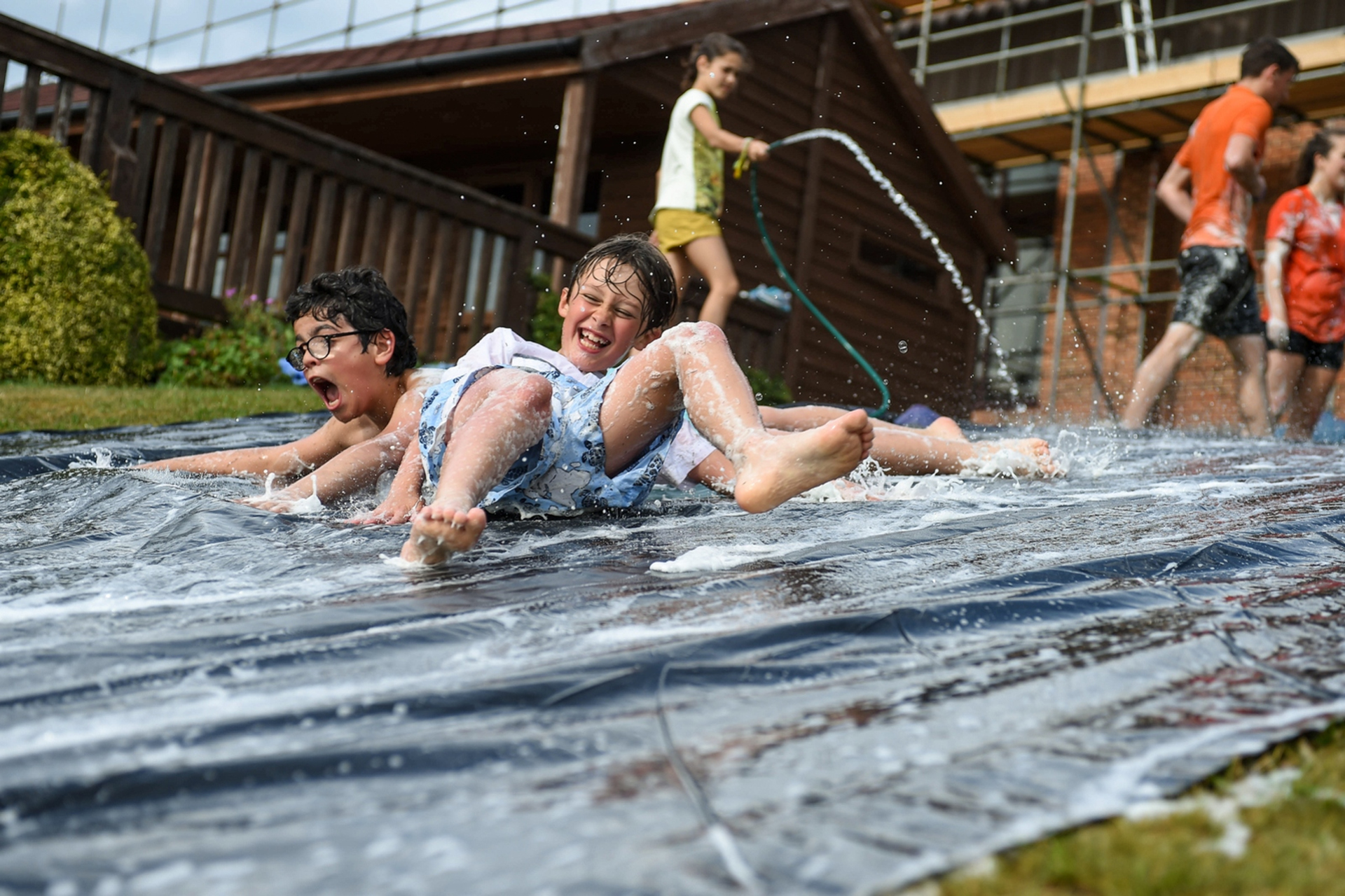 Wasserrutschen im Sommer