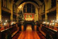 Die weihnachtlich geschmückte Kapelle des Internats Barnard Castle
