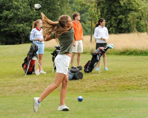 Unsere Englisch+ Sprachreisen beinhalten Golfstunden mit professionellen Trainern