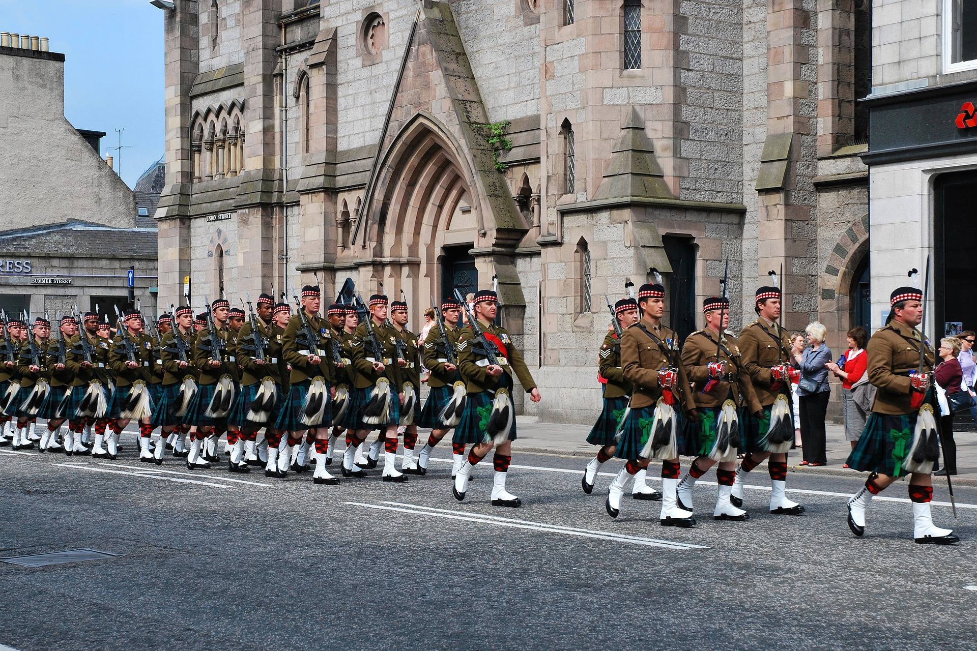 Eine Parade in Aberdeen